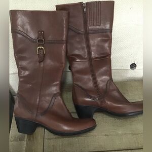 Clarks womens brown leather knee high boots.EUC
